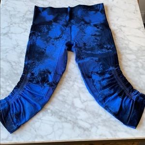 Lululemon flow & go crop, size 4